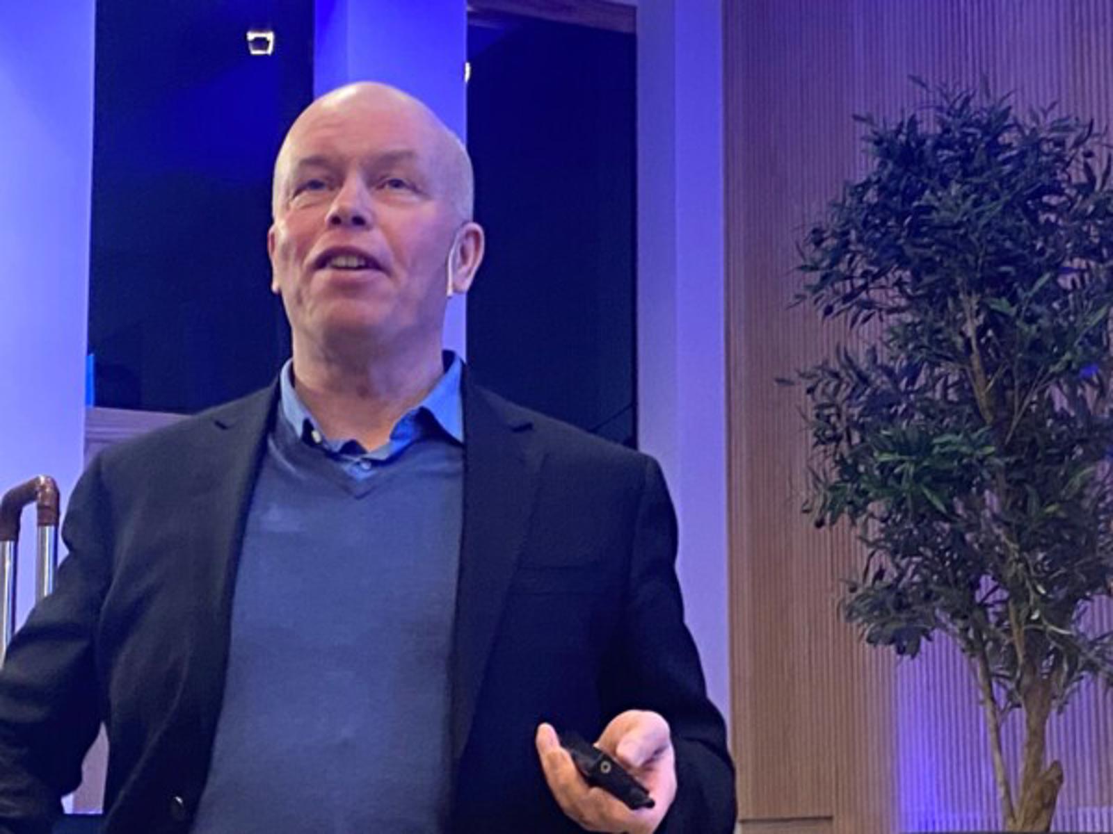 Ek dr Fredrik Bergström fick deltagarna att tänka nytt när det gäller alternativ finansiering av infrastrukturen